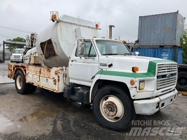 Ford F700 Stavebníctvo - ostatné
