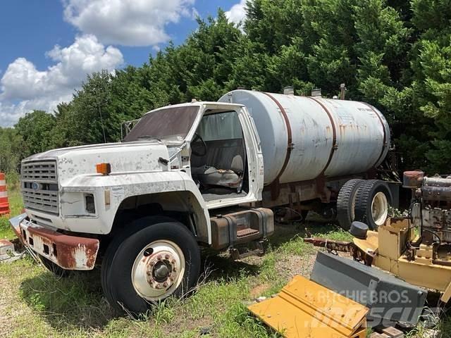 Ford F700 Cisternové nákladné vozidlá