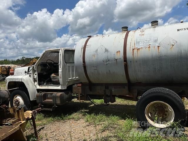 Ford F700 Cisternové nákladné vozidlá