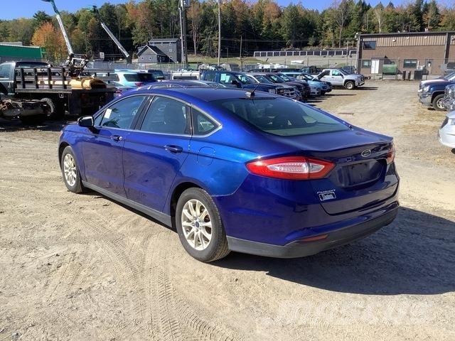Ford Fusion S Automobily