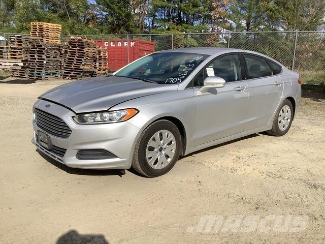 Ford Fusion SE Automobily