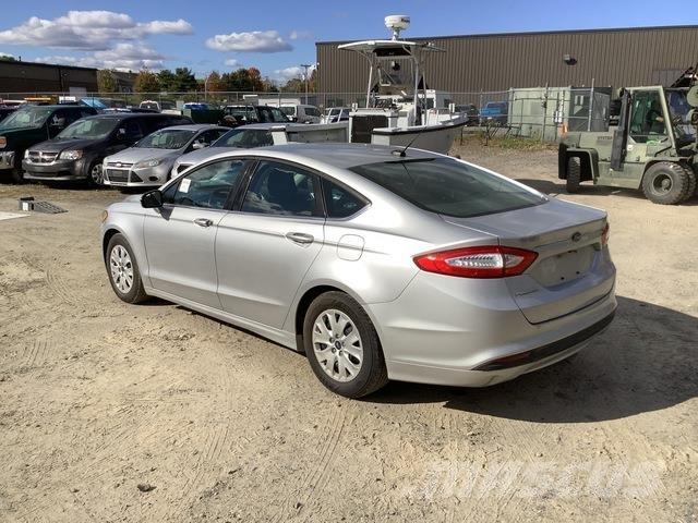 Ford Fusion SE Automobily