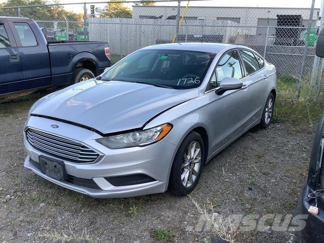Ford Fusion SE Automobily