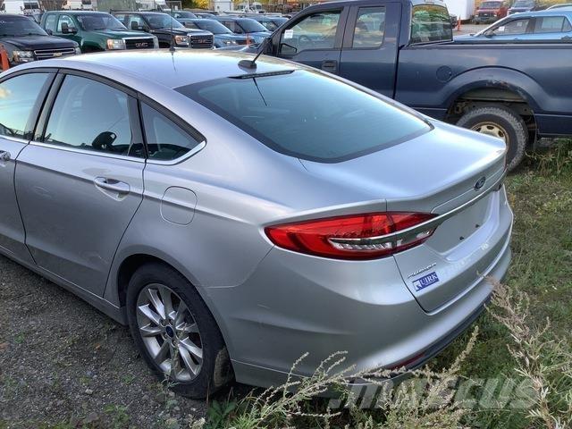 Ford Fusion SE Automobily