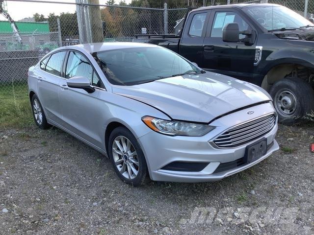 Ford Fusion SE Automobily