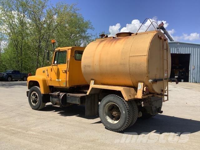 Ford L8000 Cisterny na vodu