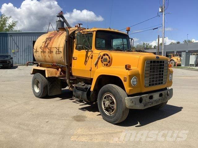 Ford L8000 Cisterny na vodu