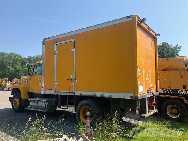 Ford L8000 Komunálne / Multi-úžitkové vozidlá