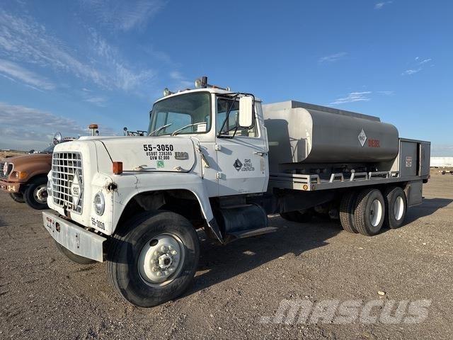 Ford LT8000 Cisternové nákladné vozidlá