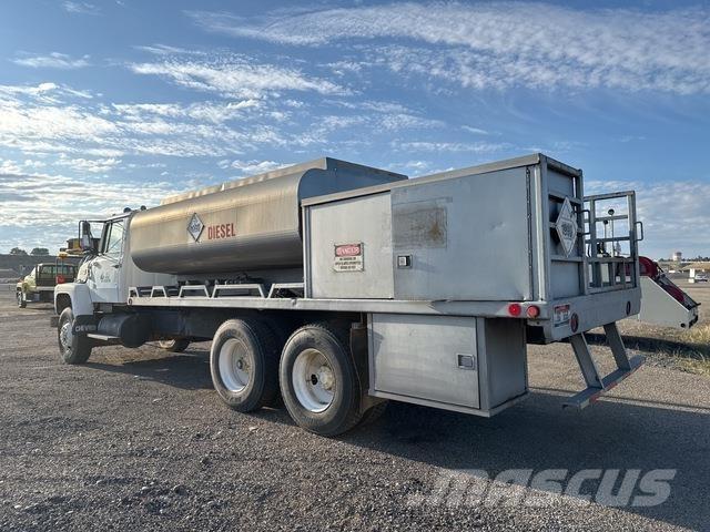 Ford LT8000 Cisternové nákladné vozidlá