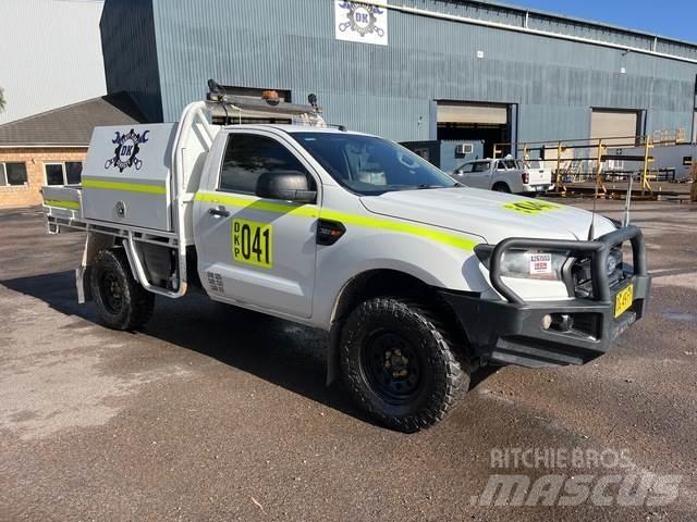 Ford Ranger XL Nakladacia/sklápacia bočnica