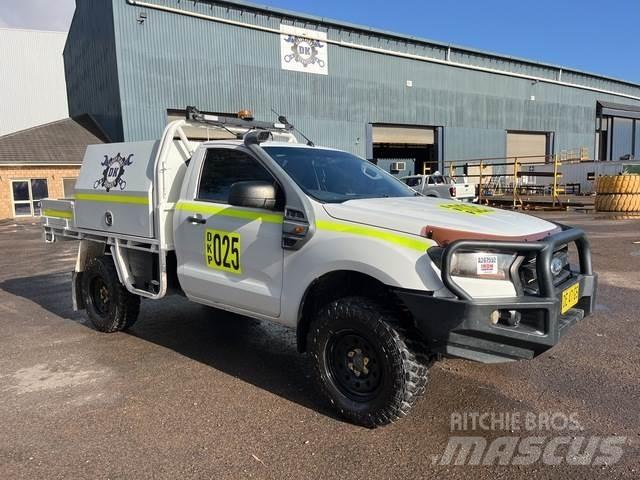 Ford Ranger XL Nakladacia/sklápacia bočnica