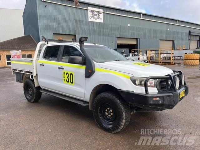 Ford Ranger XL Nakladacia/sklápacia bočnica