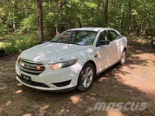 Ford Taurus Automobily