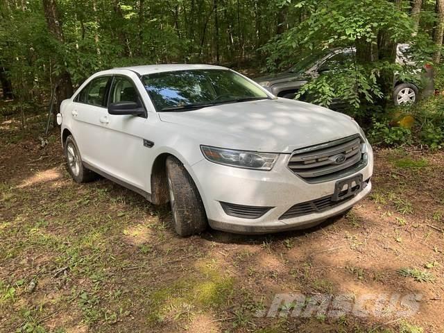 Ford Taurus Automobily