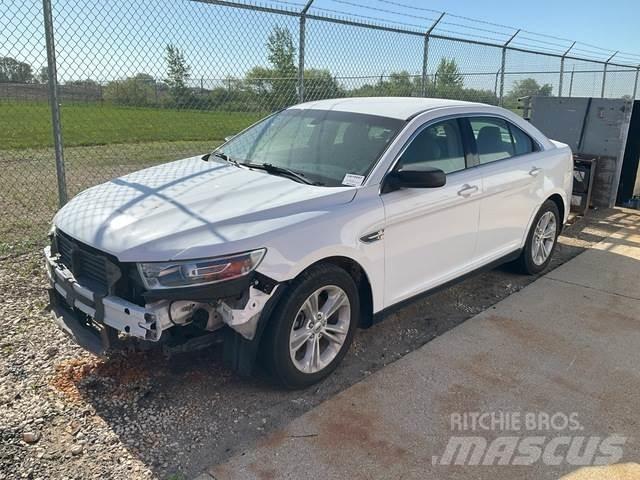 Ford Taurus Automobily