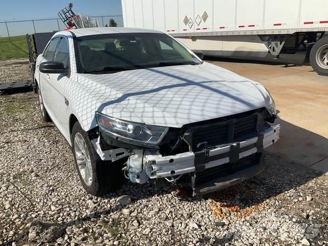 Ford Taurus Automobily