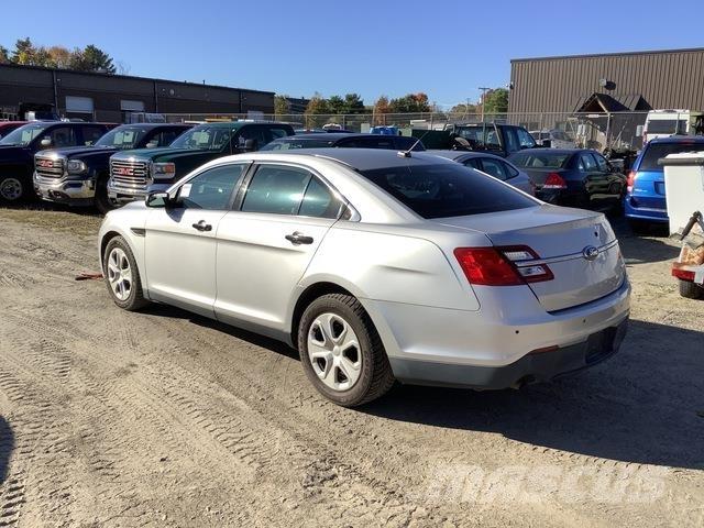 Ford Taurus Automobily