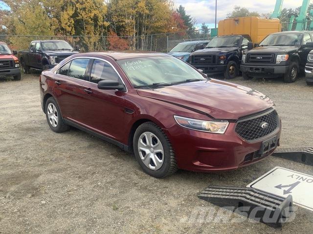 Ford Taurus Automobily