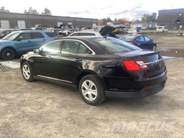 Ford Taurus Automobily