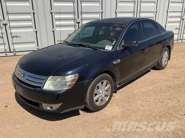 Ford Taurus SE Automobily