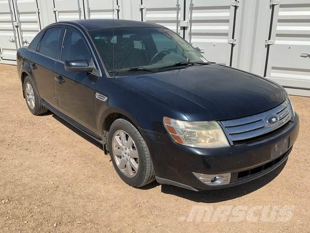 Ford Taurus SE Automobily