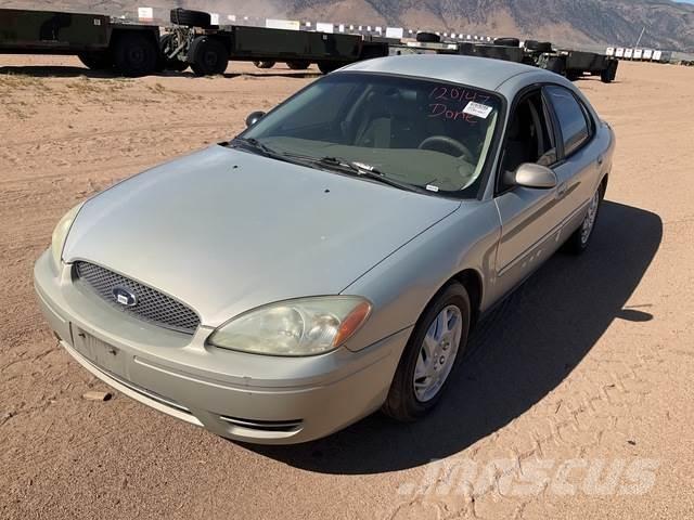 Ford Taurus SE Automobily