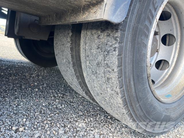 Fruehauf  Prívesy s bočnou zhrnovacou plachtou