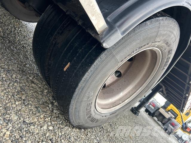 Fruehauf FBC Prívesy s bočnou zhrnovacou plachtou
