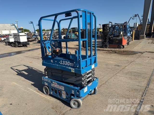 Genie GS-1330M Nožnicové zdvíhacie plošiny