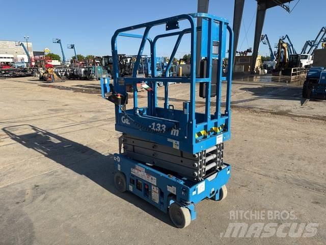 Genie GS-1330M Nožnicové zdvíhacie plošiny