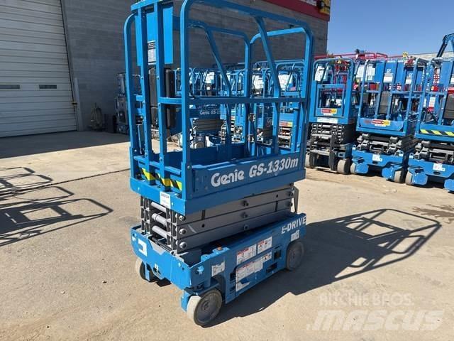 Genie GS-1330M Nožnicové zdvíhacie plošiny
