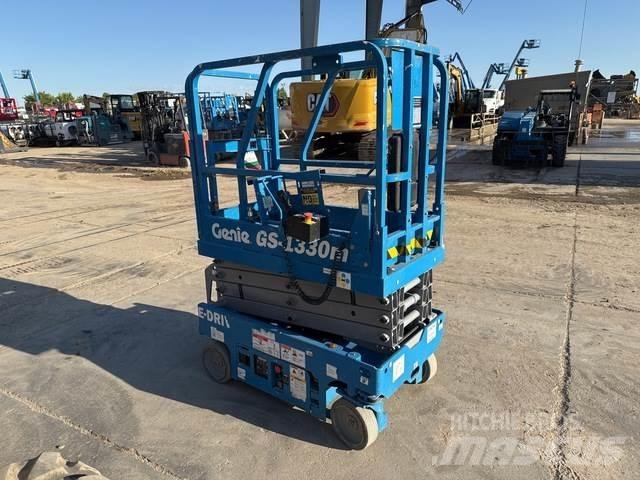 Genie GS-1330M Nožnicové zdvíhacie plošiny
