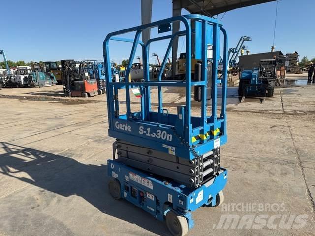 Genie GS-1330M Nožnicové zdvíhacie plošiny