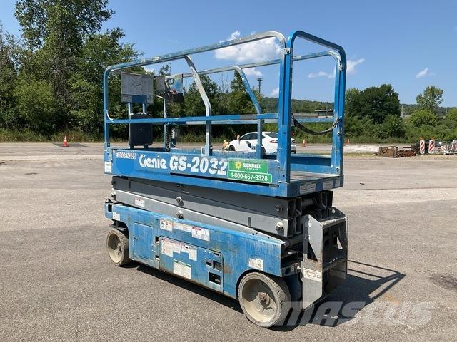 Genie GS-2032 Nožnicové zdvíhacie plošiny