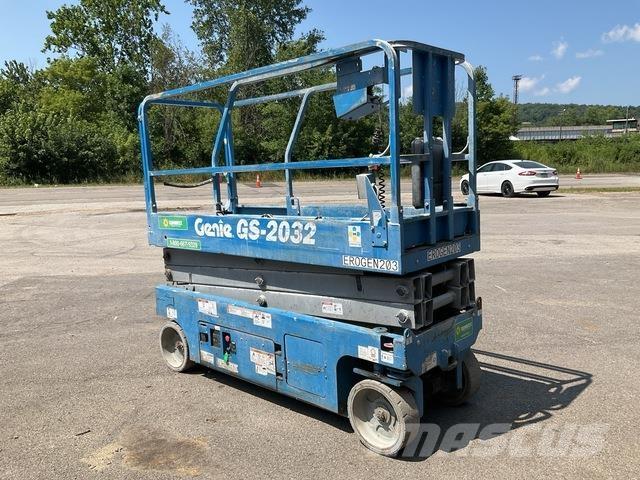 Genie GS-2032 Nožnicové zdvíhacie plošiny