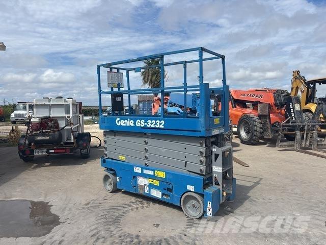 Genie GS-3232 Nožnicové zdvíhacie plošiny