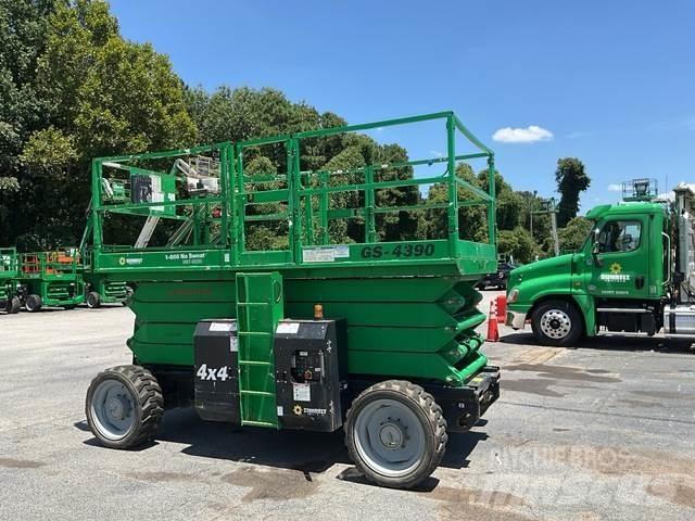 Genie GS-4390 Nožnicové zdvíhacie plošiny