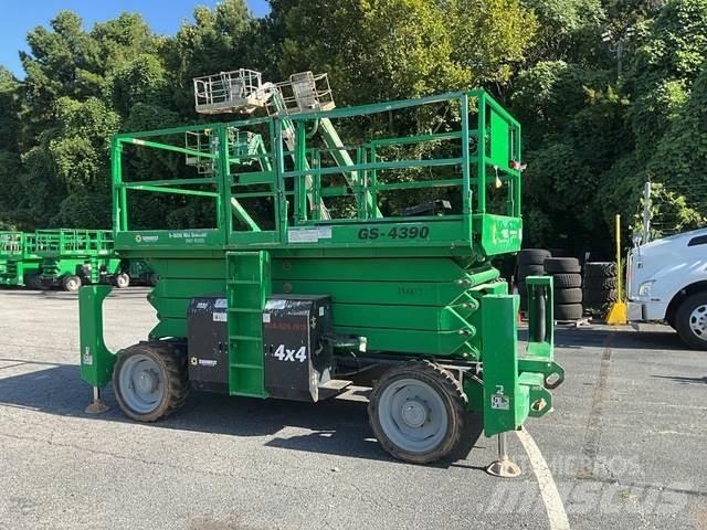 Genie GS-4390 Nožnicové zdvíhacie plošiny