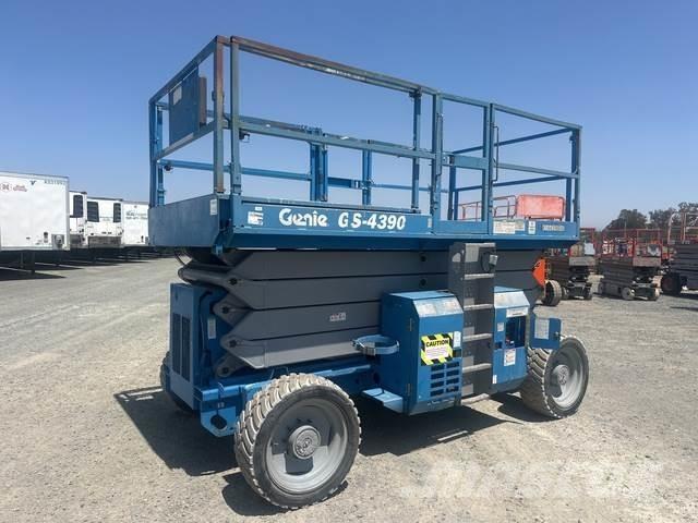 Genie GS-4390 Nožnicové zdvíhacie plošiny