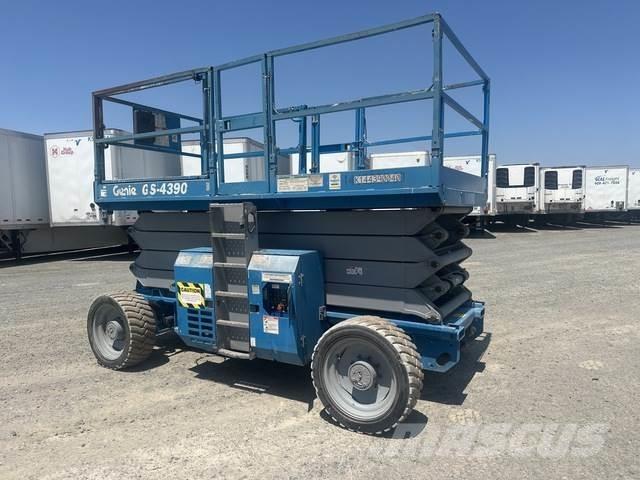 Genie GS-4390 Nožnicové zdvíhacie plošiny