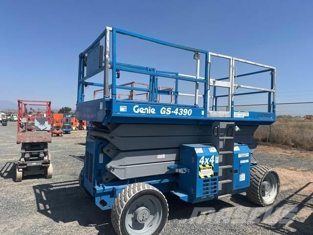 Genie GS-4390 Nožnicové zdvíhacie plošiny