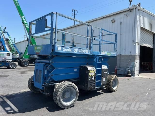 Genie GS-4390 Nožnicové zdvíhacie plošiny