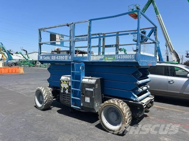 Genie GS-4390 Nožnicové zdvíhacie plošiny