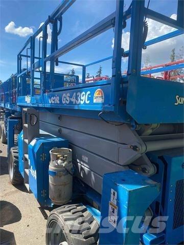 Genie GS4390RT Nožnicové zdvíhacie plošiny