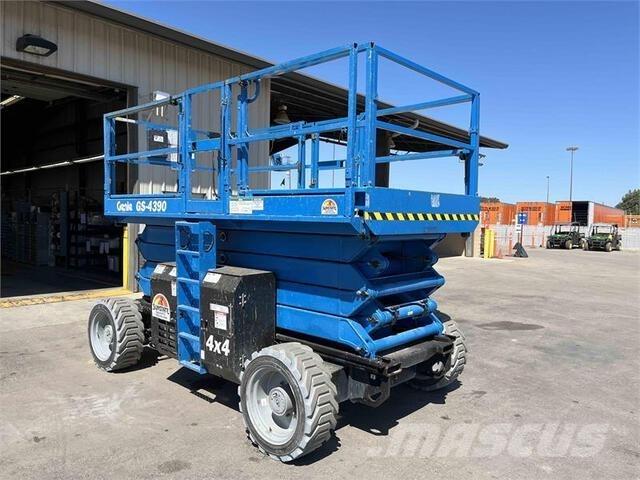 Genie GS4390RT Nožnicové zdvíhacie plošiny