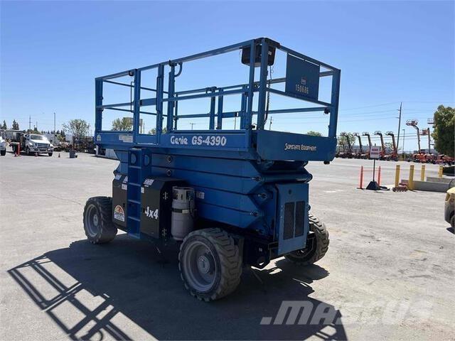 Genie GS4390RT Nožnicové zdvíhacie plošiny