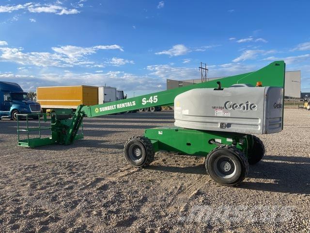 Genie S-45 Teleskopické plošiny