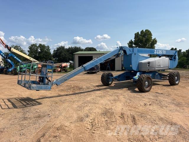 Genie Z-135 Kĺbové plošiny