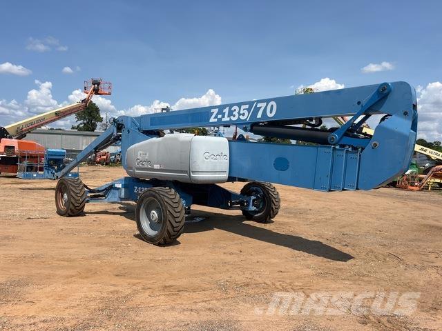 Genie Z-135 Kĺbové plošiny